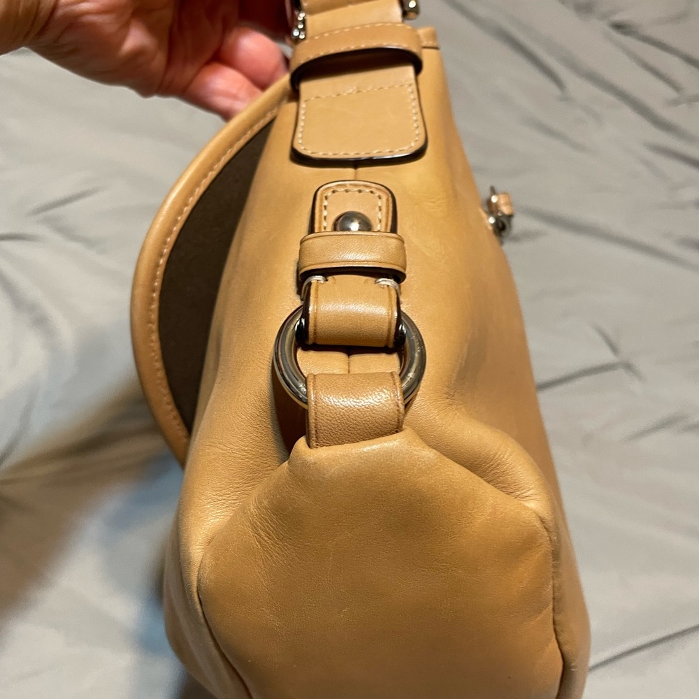 Coach Tan Leather Shoulder Bag - Picture 4 of 8